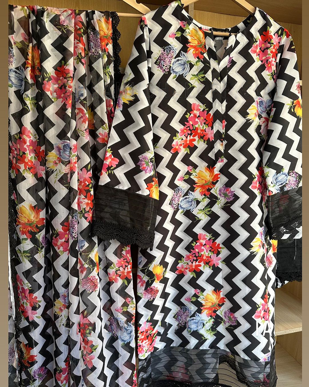 Black floral "UNS-992