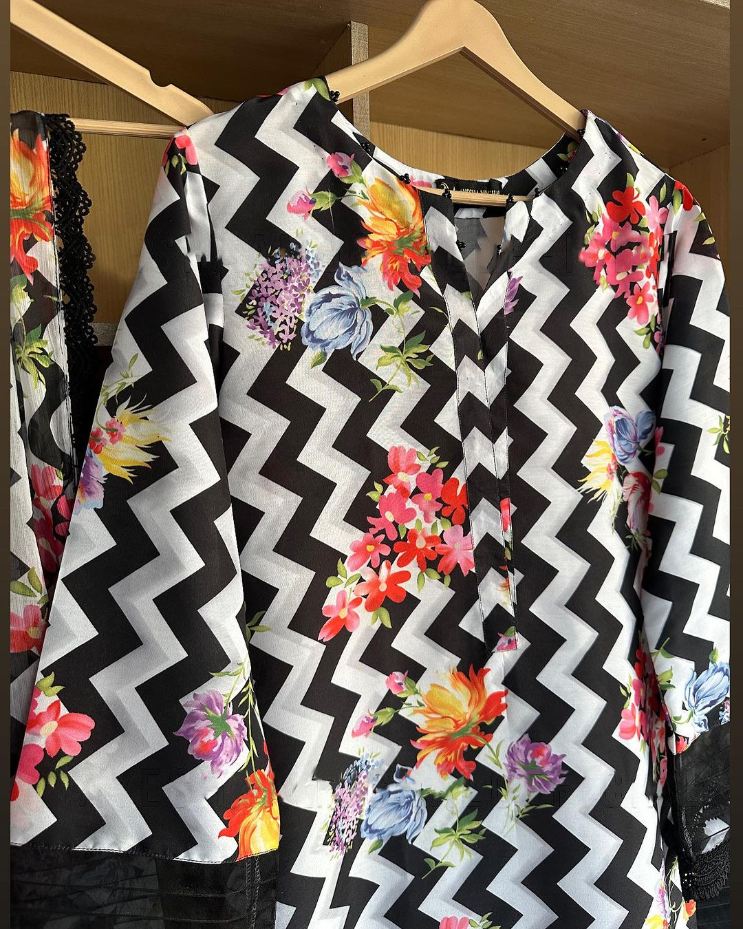 Black floral "UNS-992